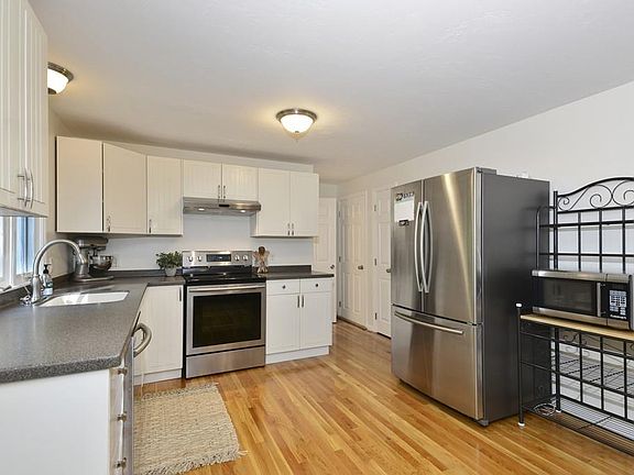 4th image of 20 Potter Ave Unit 3