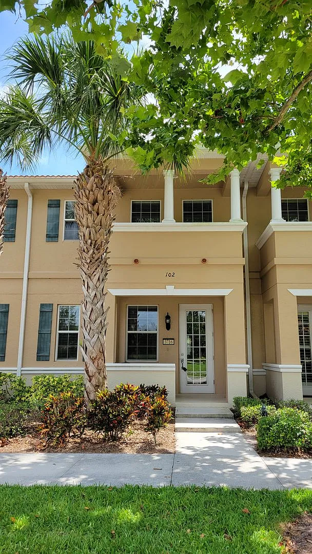 Seasonal/short term 3/2 1/2 townhome at San Michele at University Commons — Photo 1