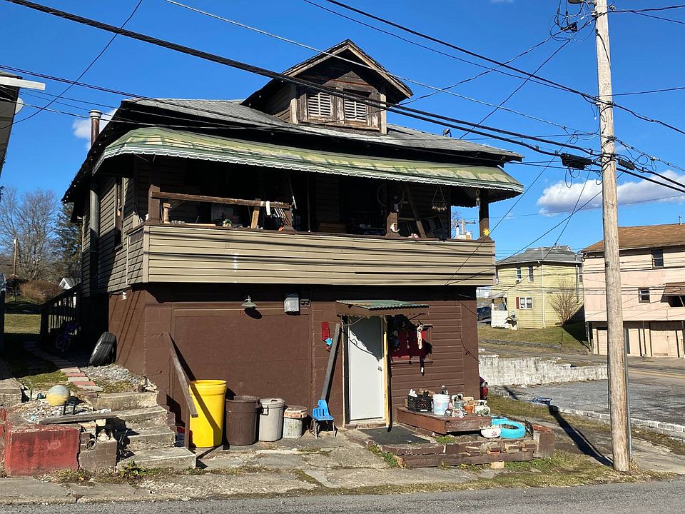 2nd image of 104 Russell St