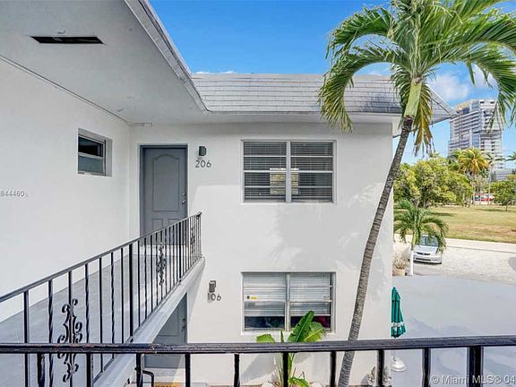 4th image of 114 SE 8th St #206