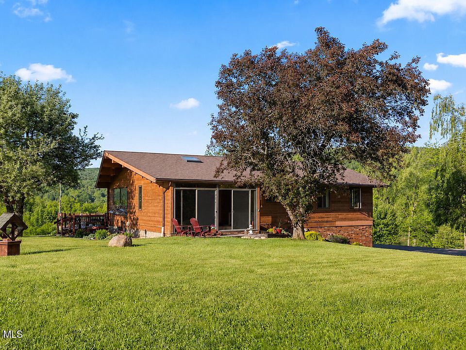 1st image of 1072 Ravine Road