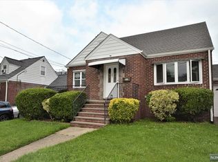 187 9th St FLOOR 1, Fairview, NJ 07022