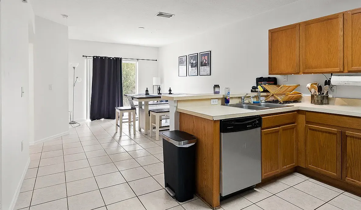 3 bed, 1708 sqft, $2,260 — Photo 3