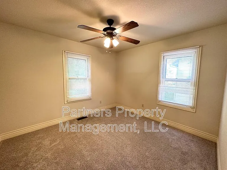 1140 W Hendrix St — Photo 6