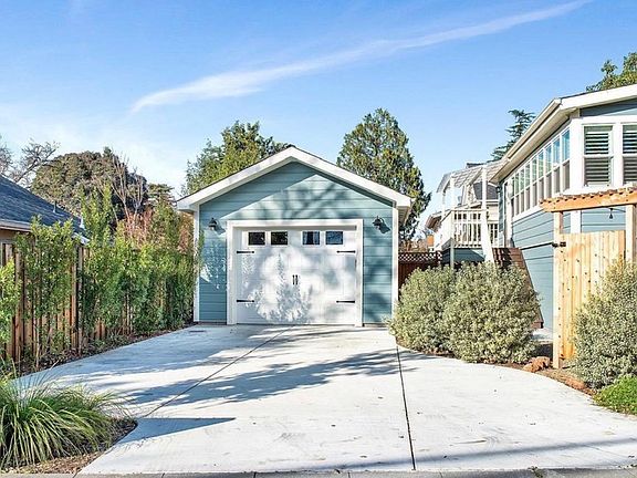 Private Driveway/Garage