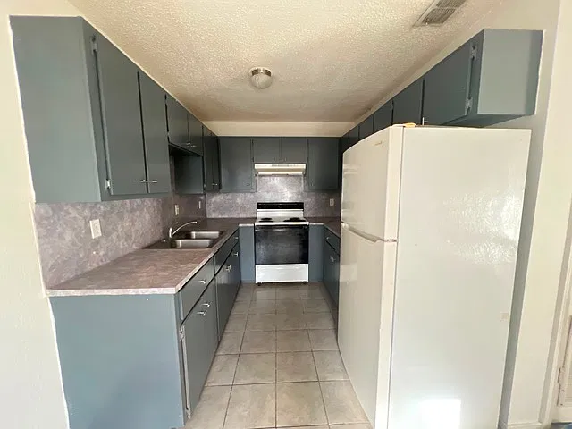 120 East Schunior Street New Owner Snj - 2 — Photo 2