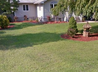 5 Laurel Ln, Shirley, NY 11967