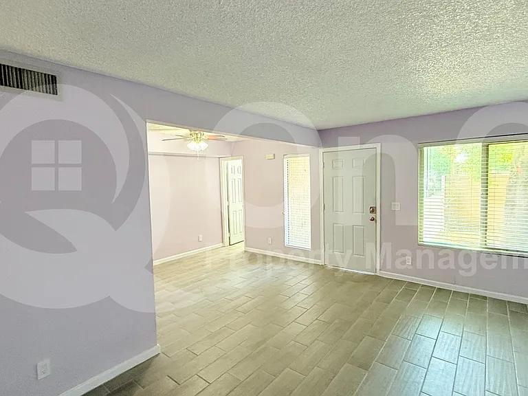 1442 N 53rd Dr — Photo 10