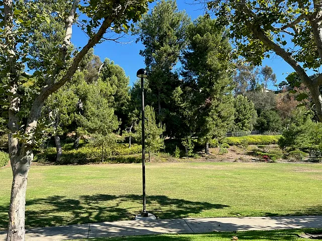 4 bed, 2.5 bath, 2128 sqft, $4,800 — Photo 4