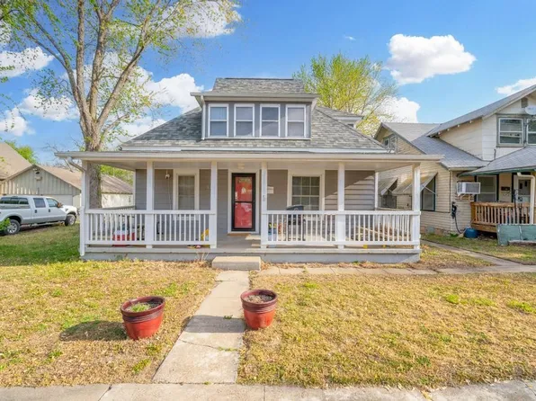 810 E 14th Ave, Winfield, KS 67156