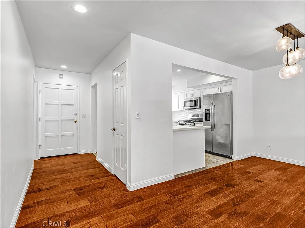 2 bed, 2.5 bath, 1959 sqft, $4,750 — Photo 3