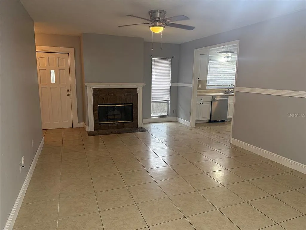 5 bed, 2.0 bath, 1568 sqft, $2,495 — Photo 3