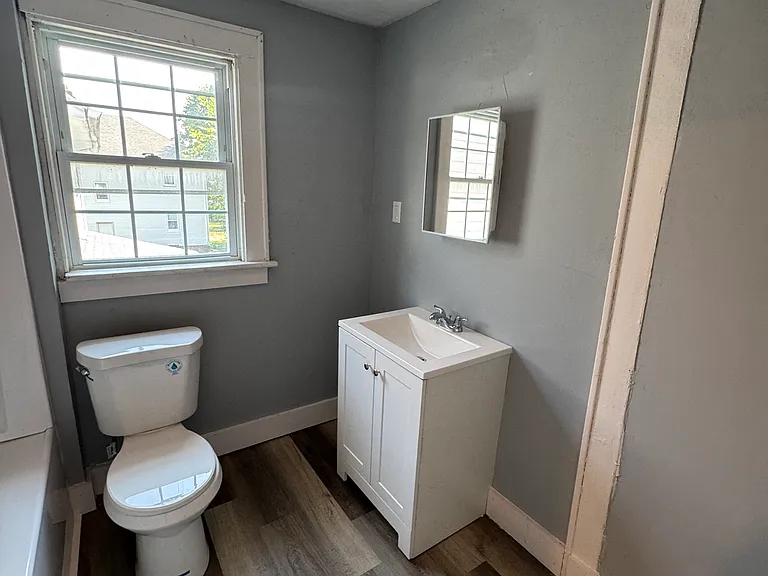910 Whittier Ave — Photo 16