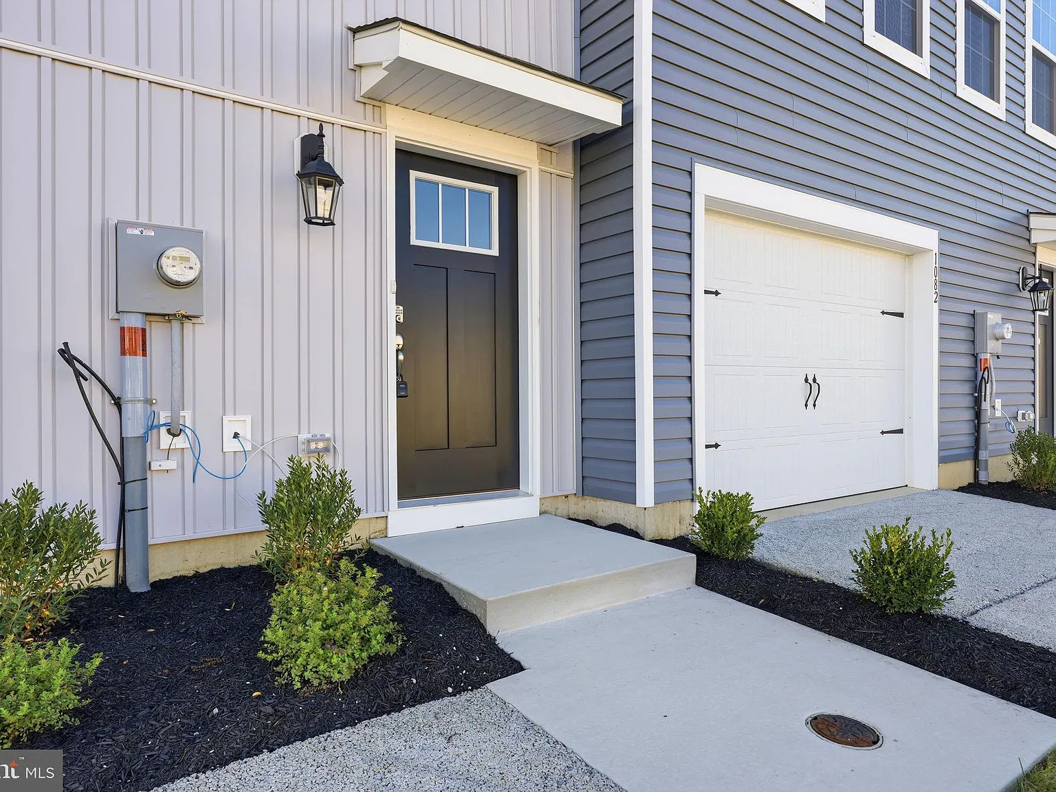 3 bed, 2.5 bath, 2208 sqft, $3,100 — Photo 2