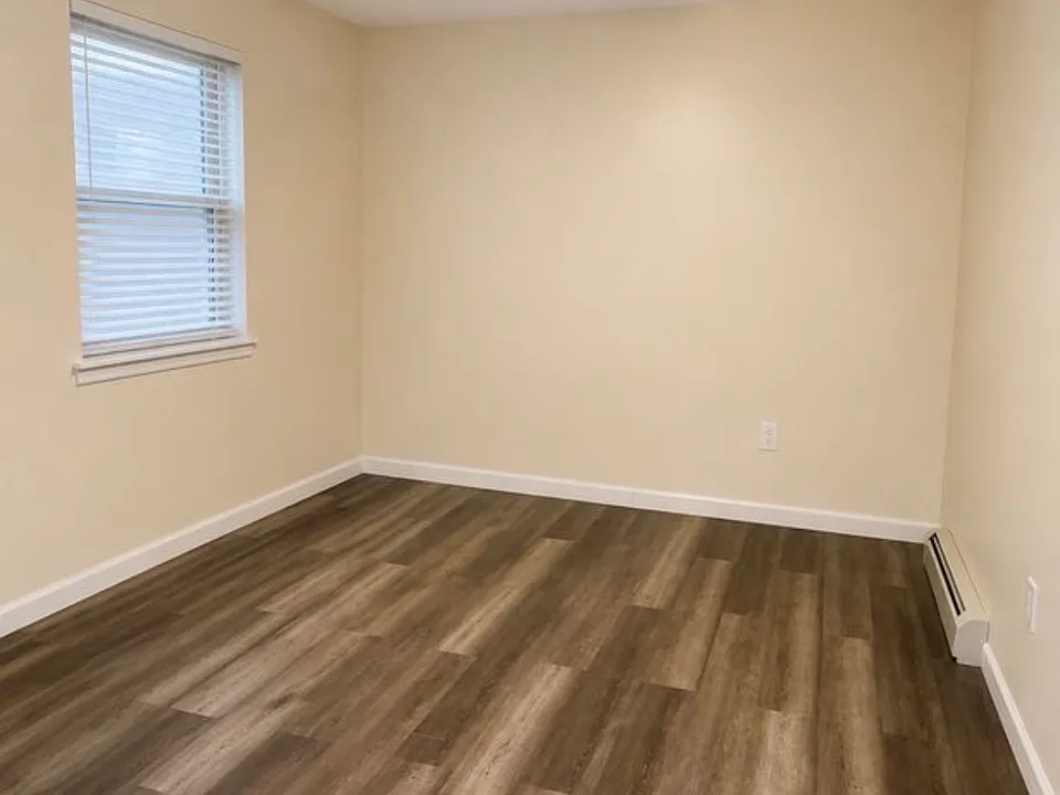 559 Hollywood Ave #1