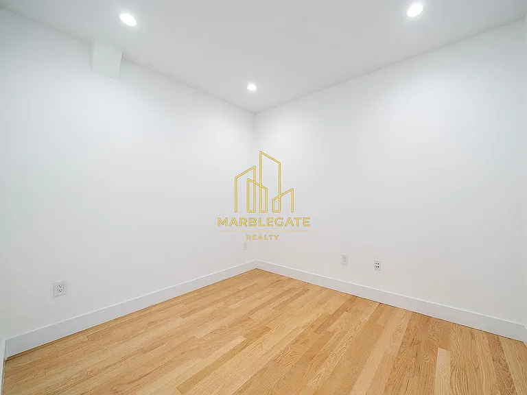 323 Park Ave #11 — Photo 10