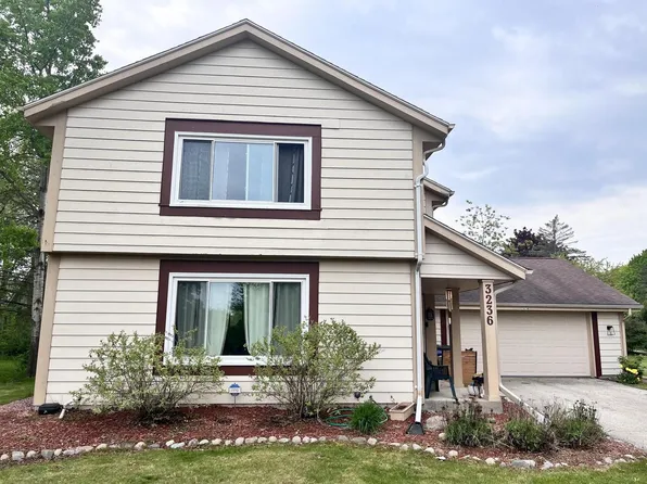 3236 West Joliet COURT, Mequon, WI 53092