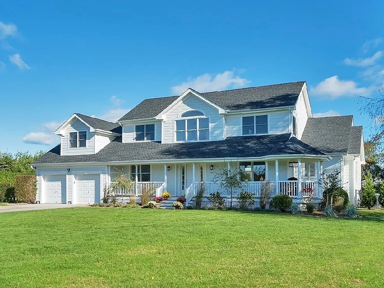 28 Fairbanks Ct — Photo 1