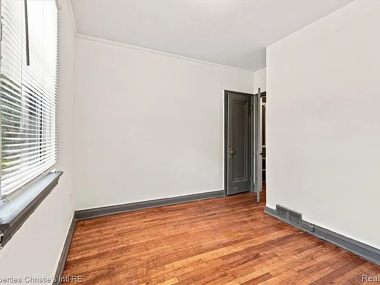 10024 Mark Twain St — Photo 11