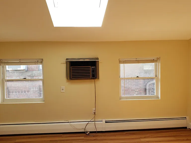 396 Orange St — Photo 17