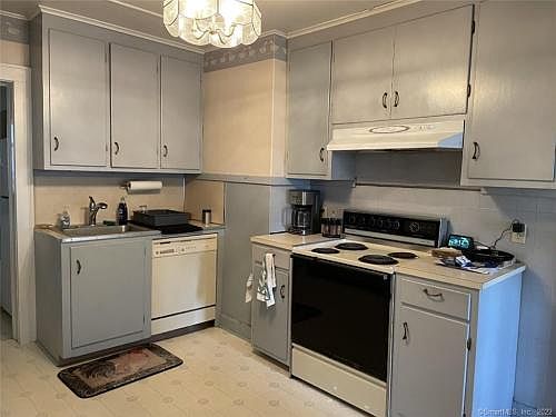 3rd image of 370 West St
