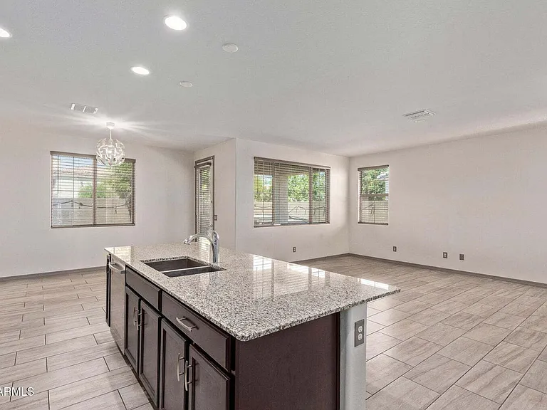 905 S Canal Dr #30 — Photo 7