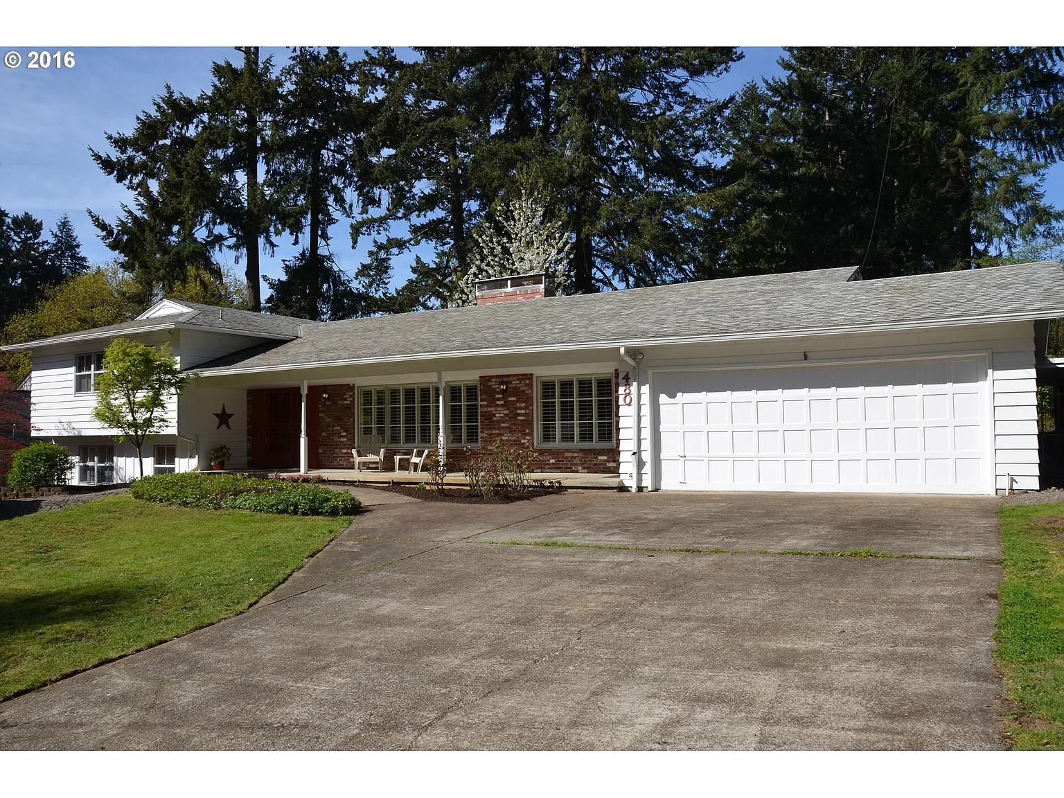 480 Iron Mountain Blvd photo 1