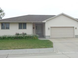 128 Redwood Rd, Grand Island, NE 68803