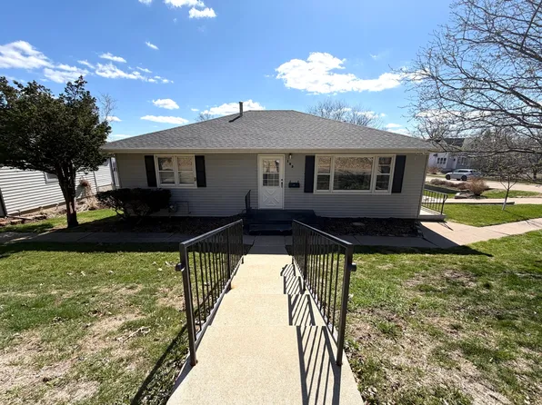 123 32nd Ave N, Clinton, IA 52732