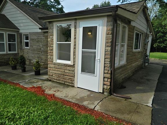 3rd image of 2171 32nd St SE