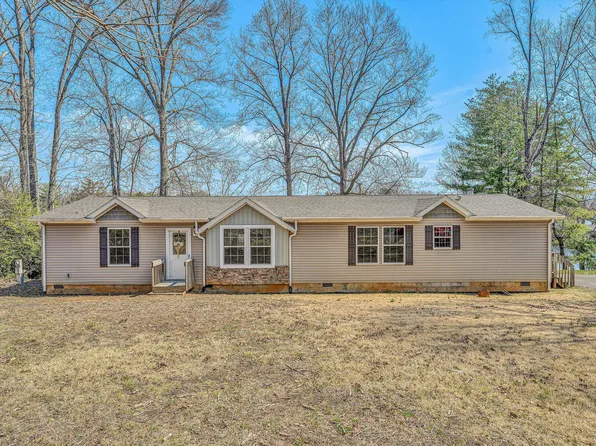 95 Blackwater Cove Rd, Moneta, VA 24121