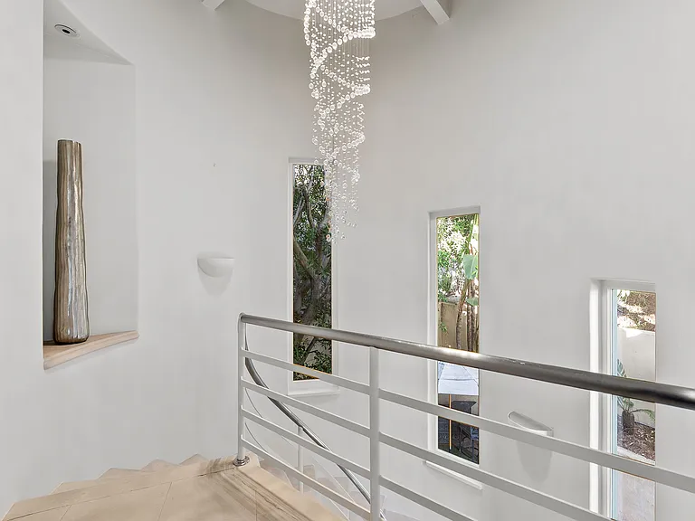 1368 N Doheny Pl — Photo 32