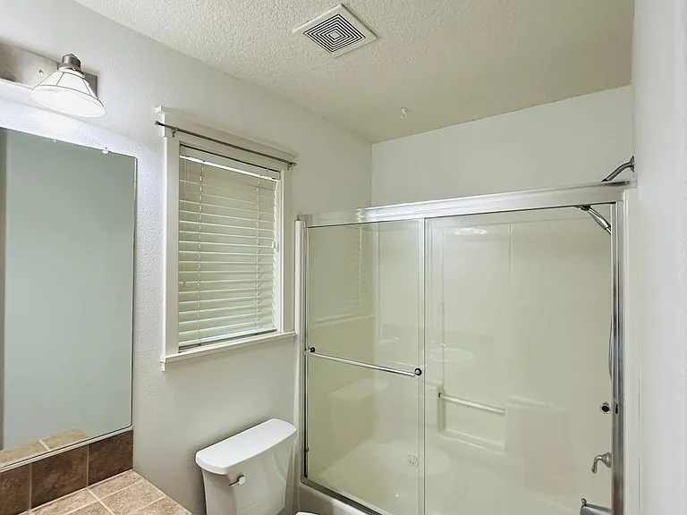6049 NE Kettering St — Photo 29