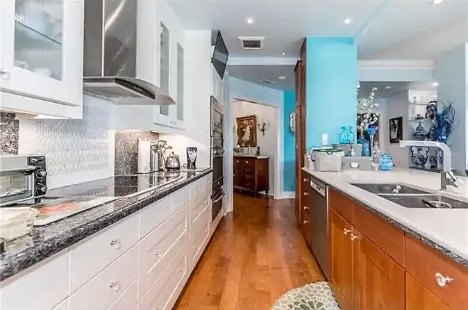 33 Ellen St #1006 — Photo 5