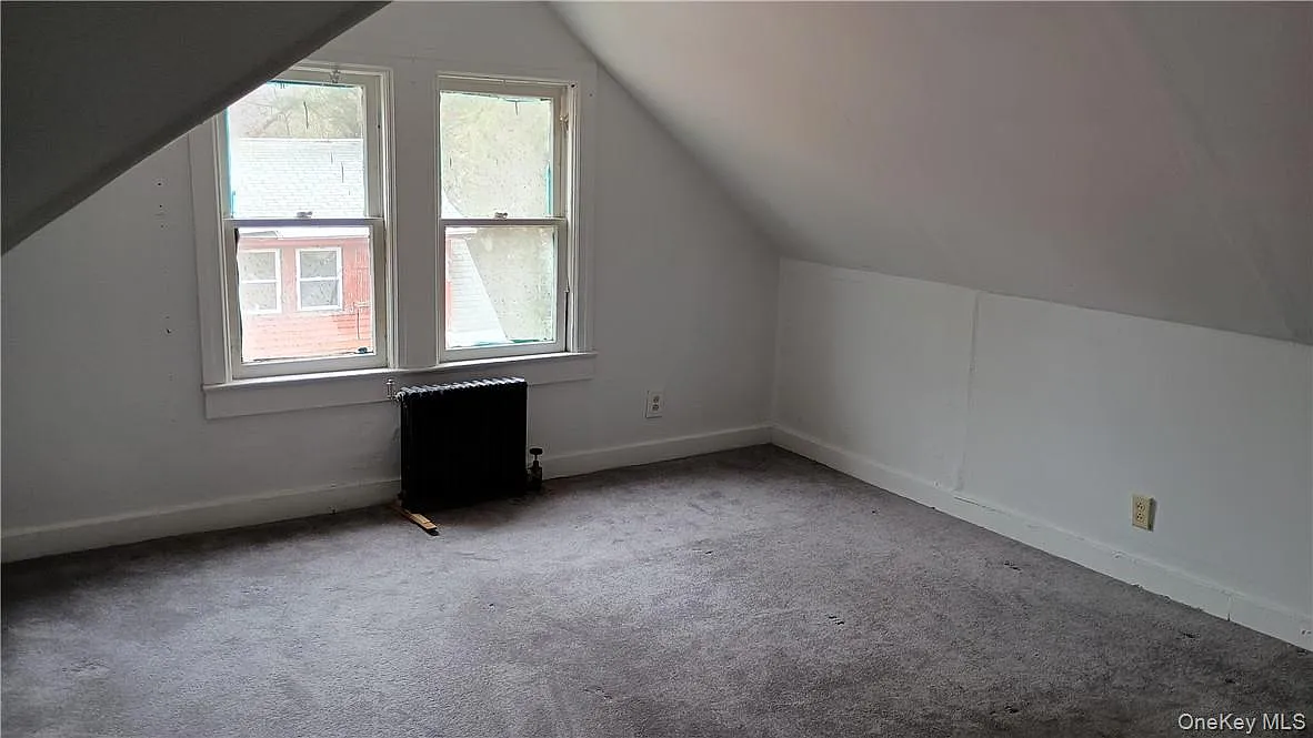4 bed, 1.0 bath, 1000 sqft, $1,600 — Photo 4