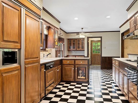 4th image of 3731 Vinecrest Dr