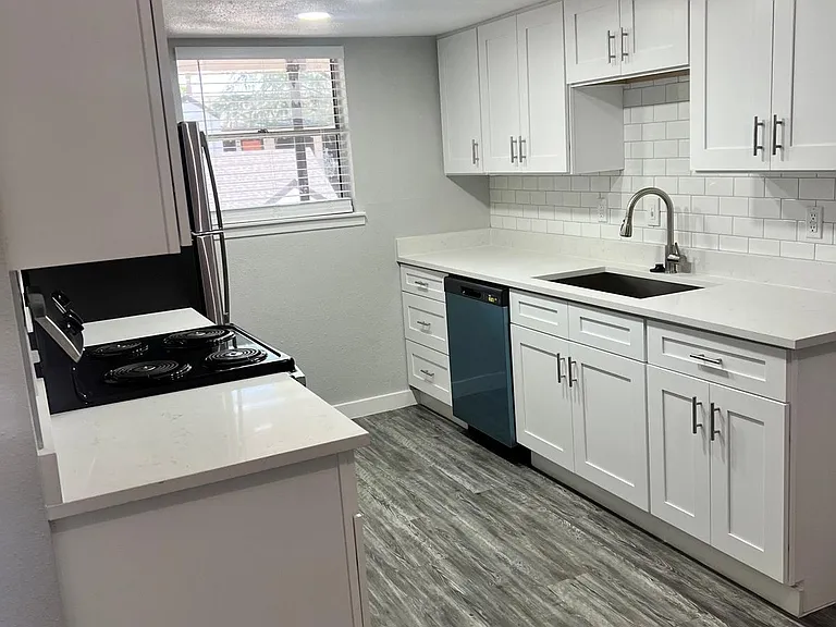 6061 Beverly Hill St — Photo 23