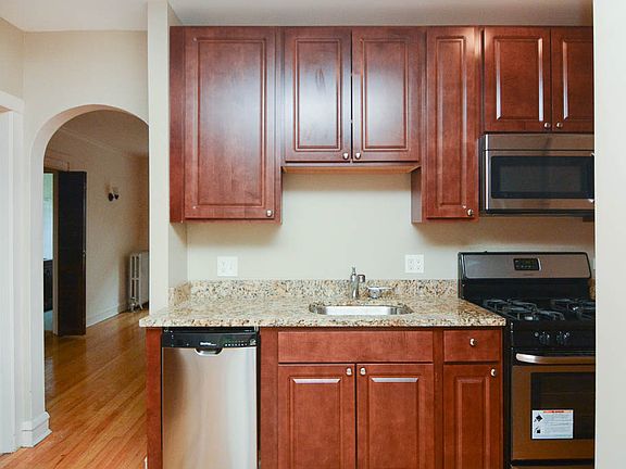 3rd image of 2112 W Ainslie St APT 2N