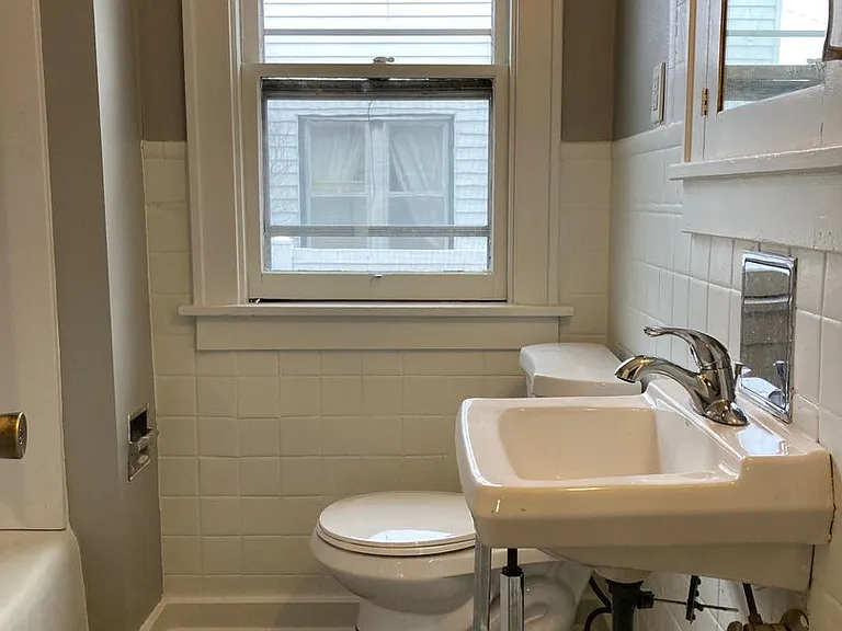 727 Washington Memorial Dr — Photo 8