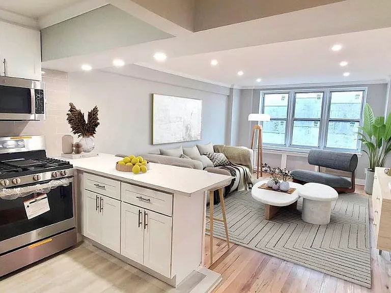 495 E 7th St #5Z — Photo 1