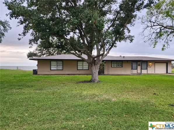 115 Texas Ave, Point Comfort, TX 77978