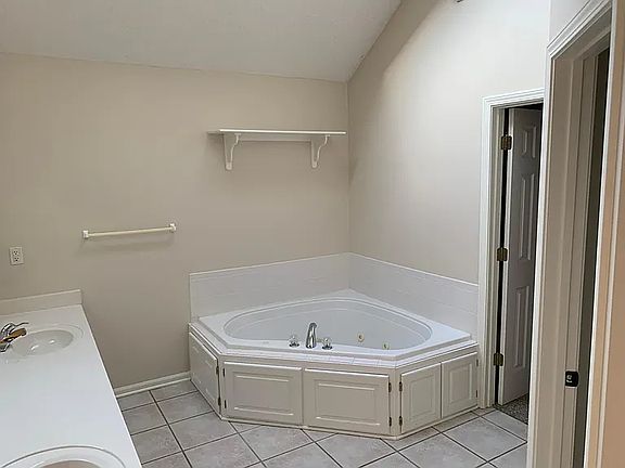 3rd image of 13300 Forest Oaks Dr