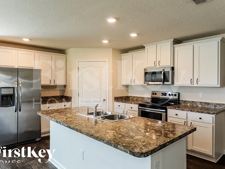 6919 Sandle Dr — Photo 6