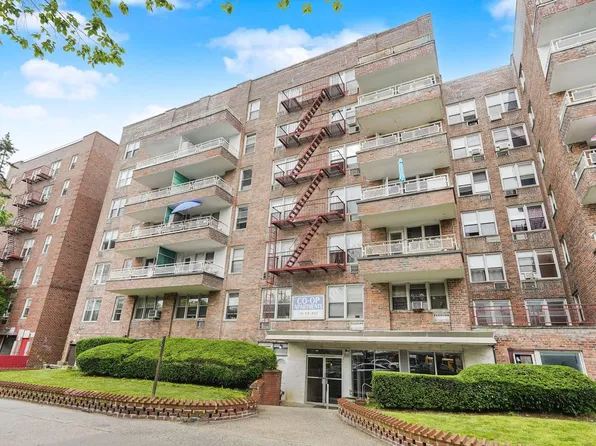 2785 Ocean Parkway image 2 of 24