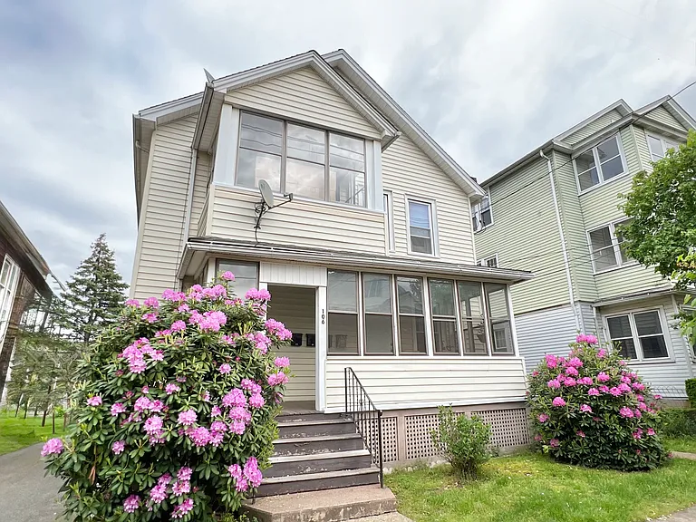 106 Grove St #1R — Photo 1