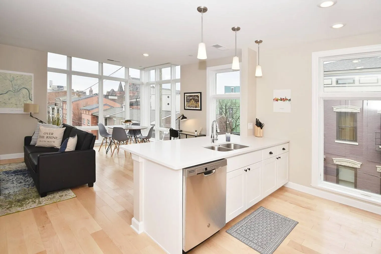 1 bed, 1.0 bath, $4,002 — Photo 3