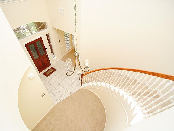 5th image of 819 Fairpark Ln