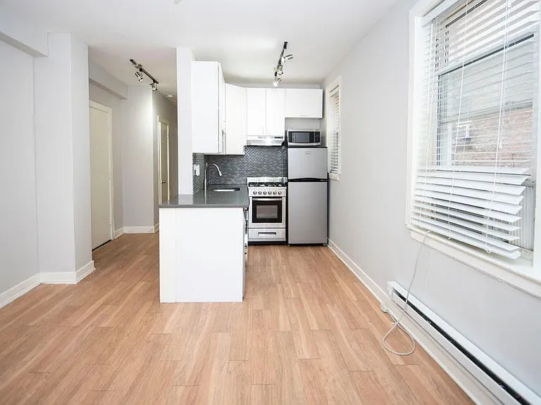 511 W Belmont Ave #28 — Photo 2