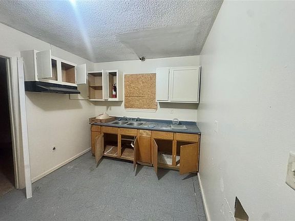 3rd image of 55583 Mandella Rd