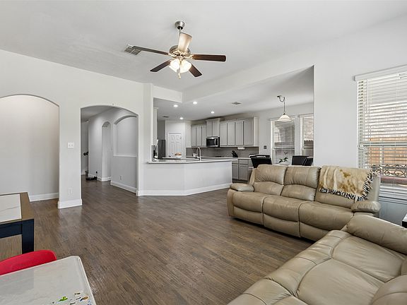 4th image of 1304 Mountain View Ln
